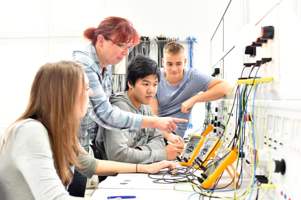 WebTrainer - sicher arbeiten mit elektrischem Strom